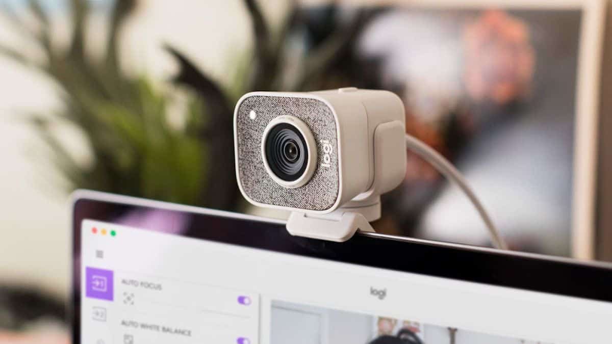 Proteggi la tua privacy da eventuali hacker: come disattivare la webcam