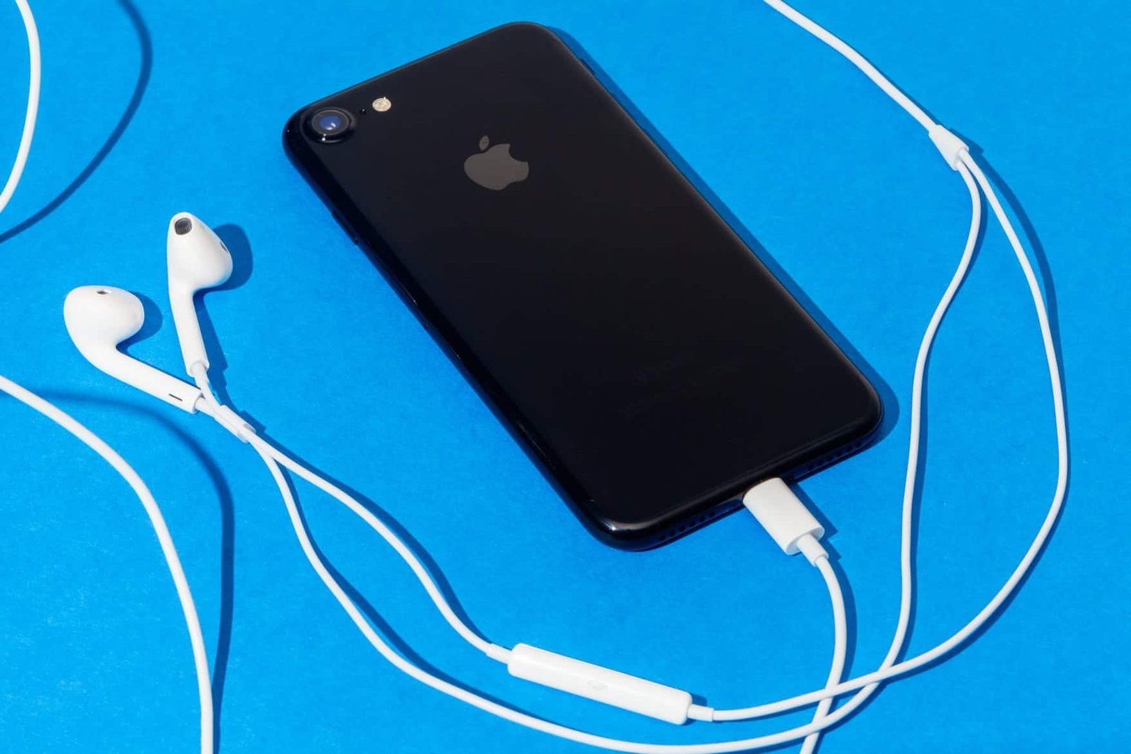 Questo gadget (a meno di 10€) è tutto ciò che serve per ascoltare musica e ricaricare, insieme, il tuo iPhone