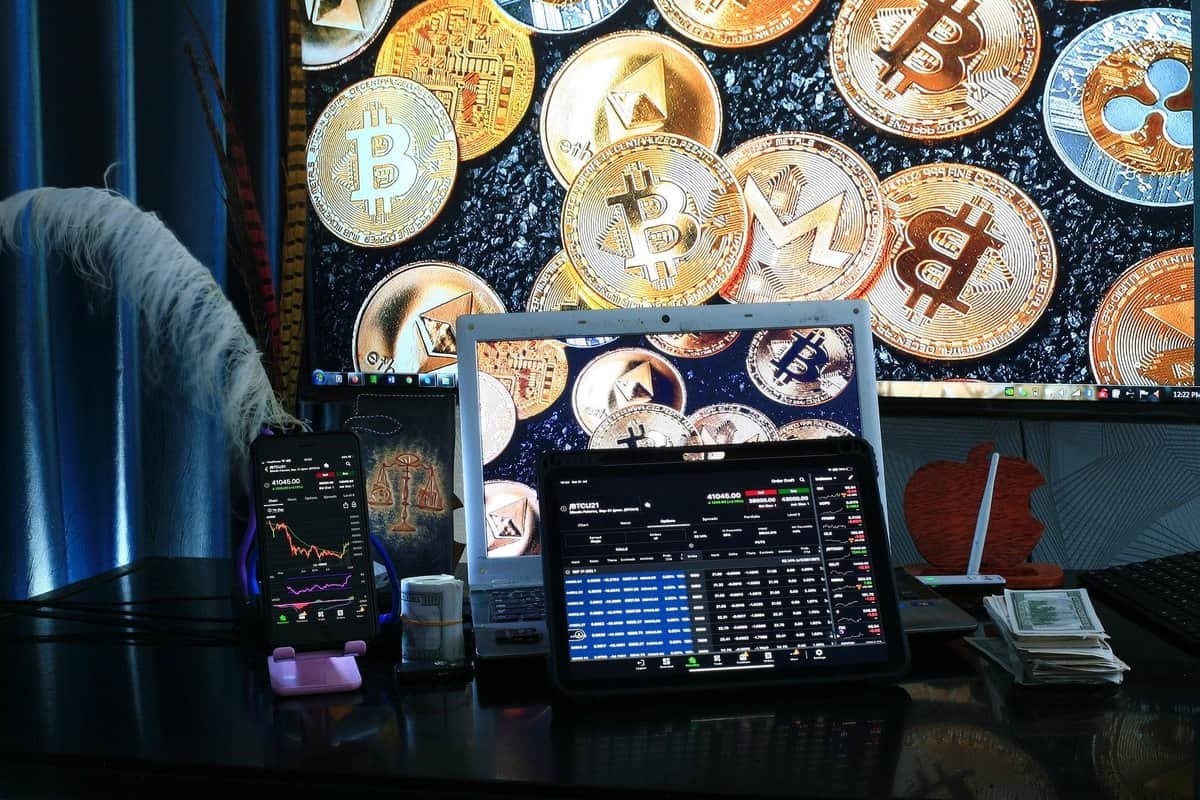 Valute digitali, un adulto su cinque le possiede: intanto il Regno Unito pensa al Britcoin